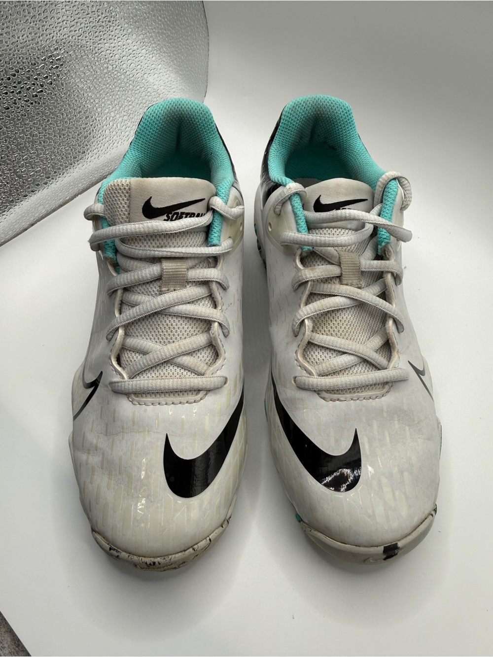 Nike fast track softball cleat- girls -White & Teal Low-Top Athletic Cleats - Picture 2 of 6